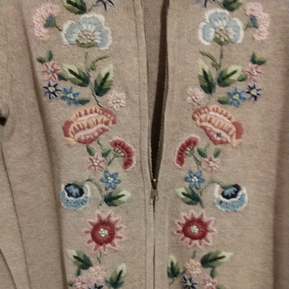 SOLD Vintage 🆕 Tiara International Embroidered Cardigan Sweater Zipper Front - Picture 6 of 11